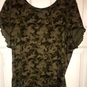 Camo top with scalloped hem